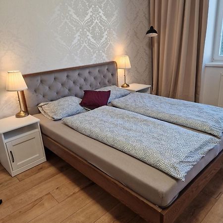 Old Town Apartment - 2 Bedrooms ブラチスラヴァ エクステリア 写真