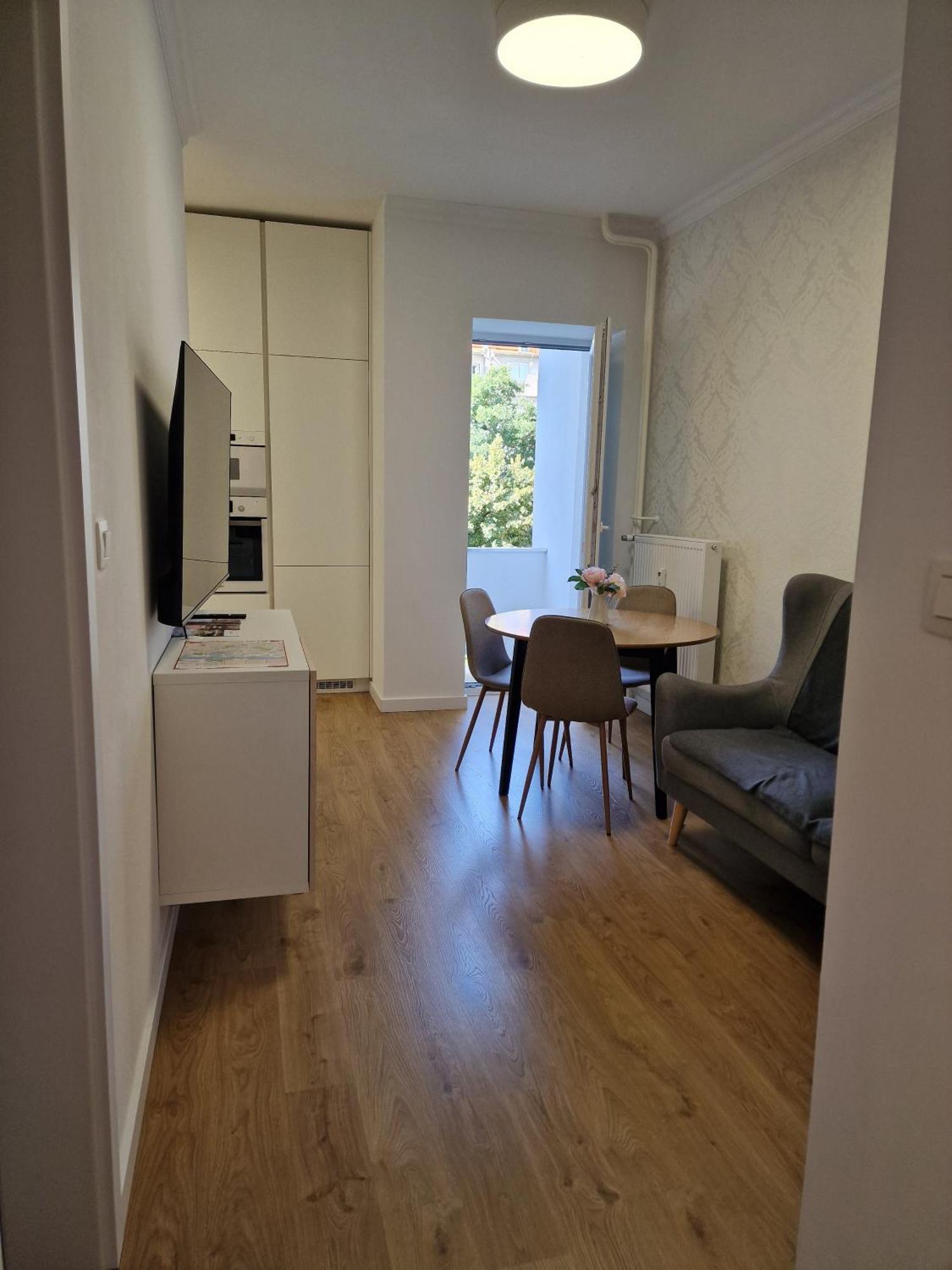 Old Town Apartment - 2 Bedrooms ブラチスラヴァ エクステリア 写真