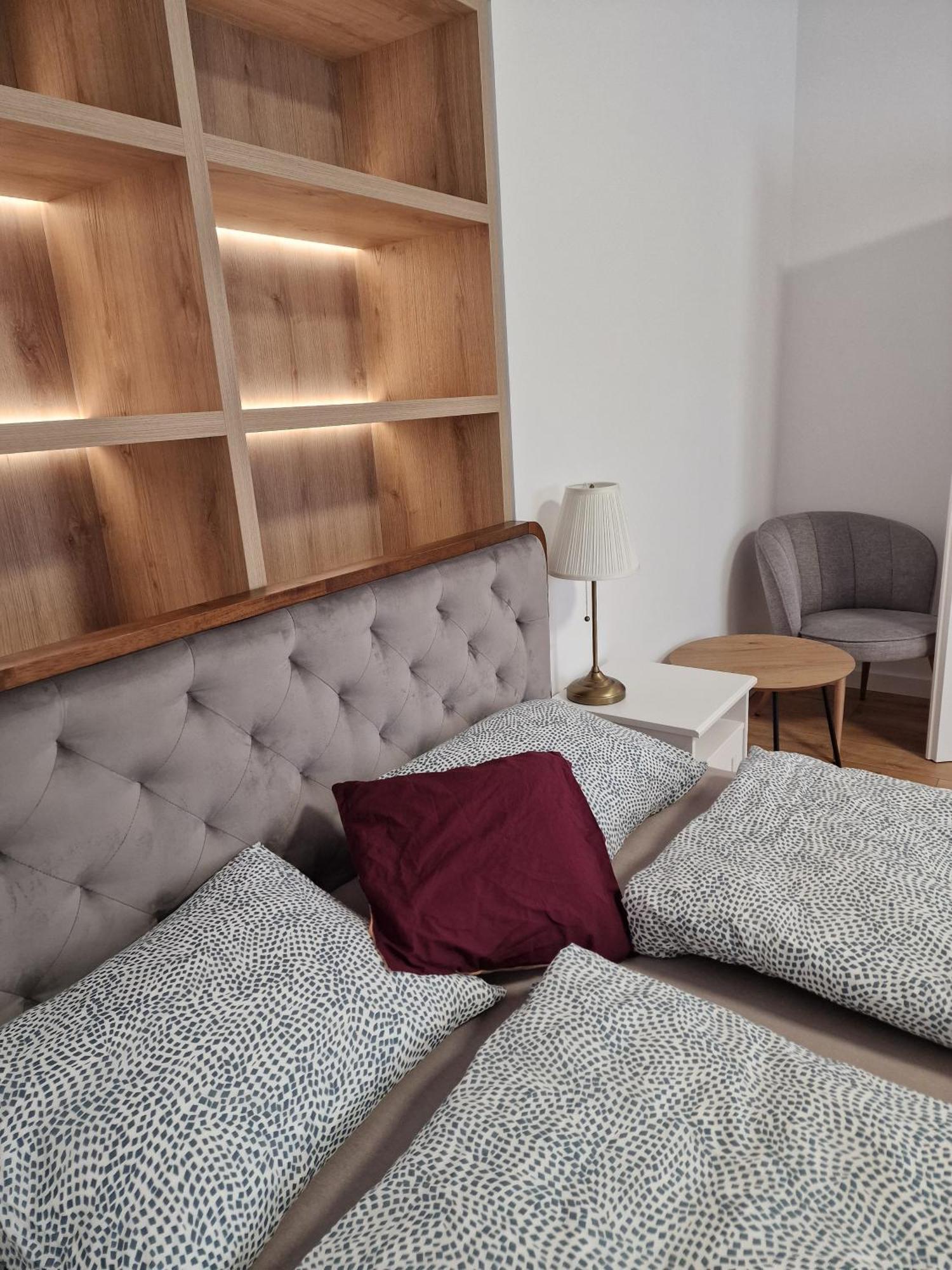 Old Town Apartment - 2 Bedrooms ブラチスラヴァ エクステリア 写真