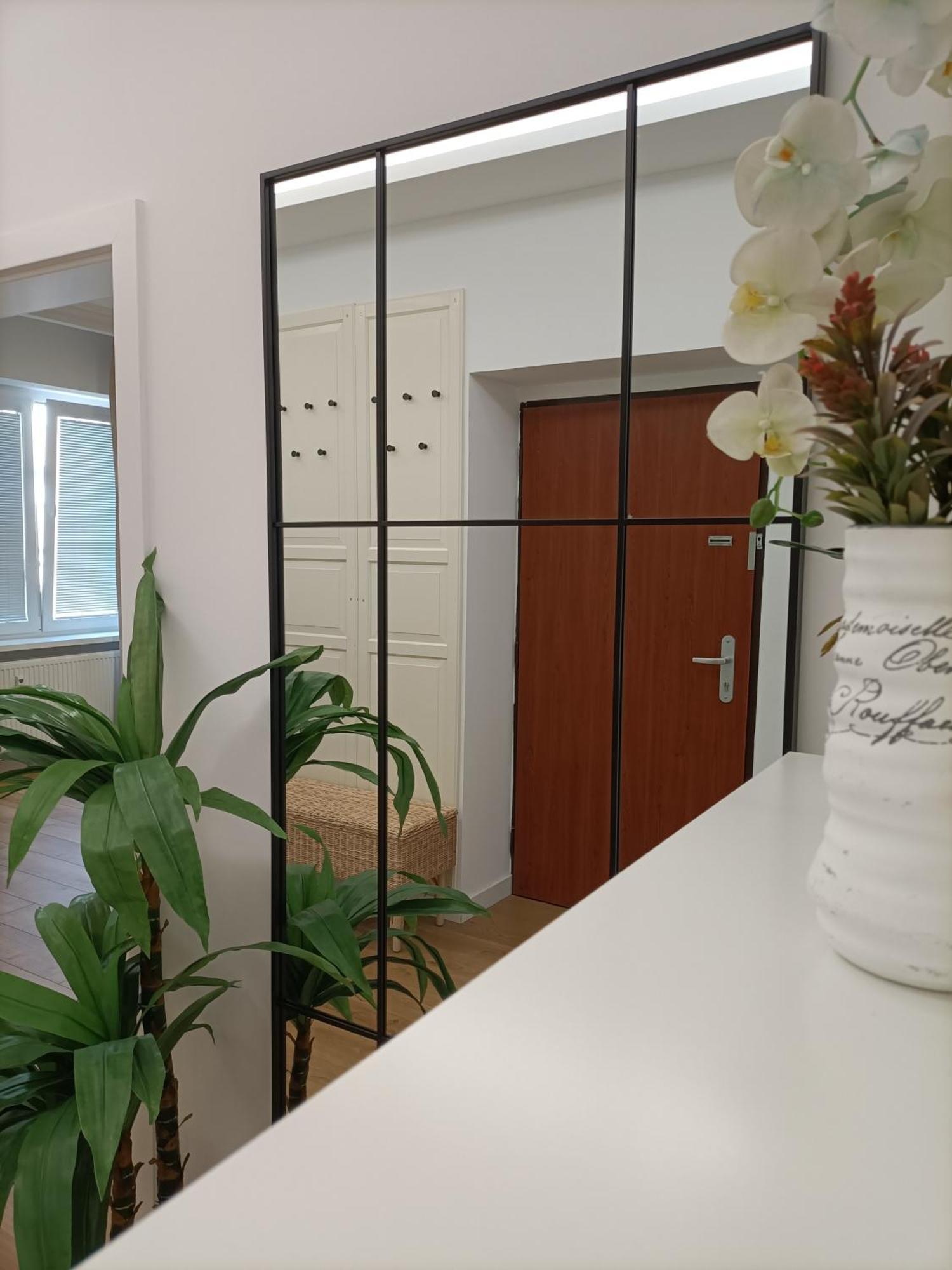 Old Town Apartment - 2 Bedrooms ブラチスラヴァ エクステリア 写真